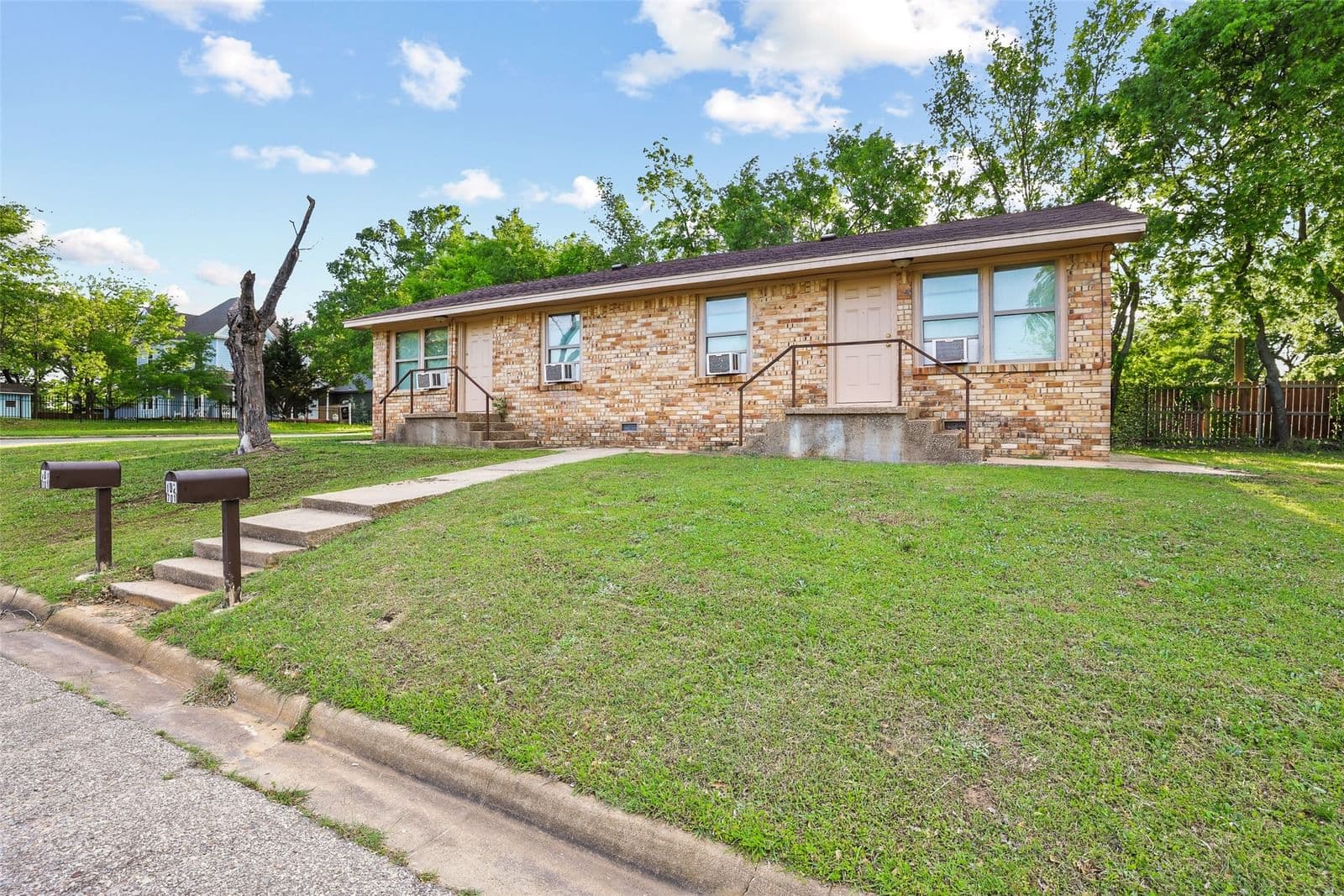 701 W Hull Street - Photo