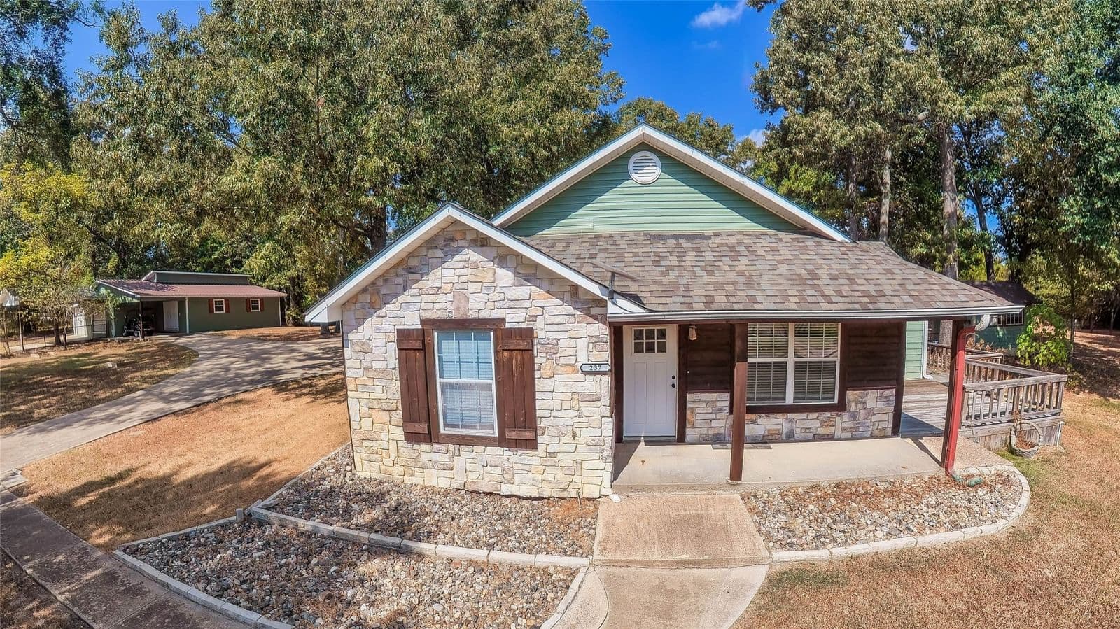 237 Lakeview Circle - Photo