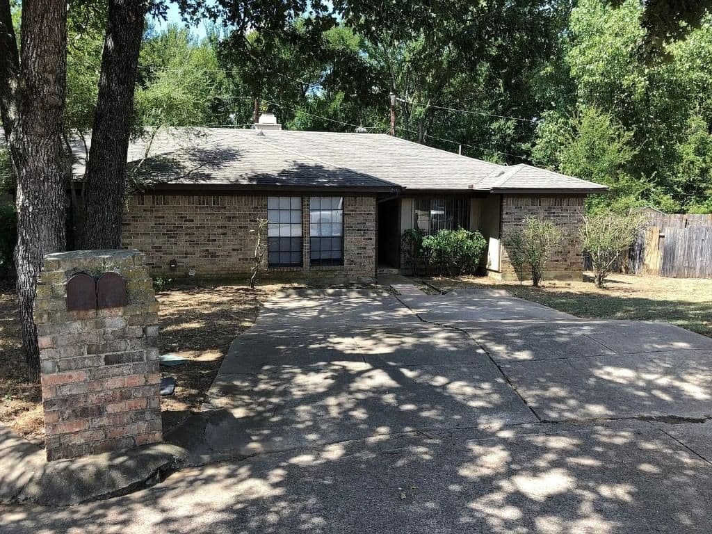 211 Alston Court - Photo
