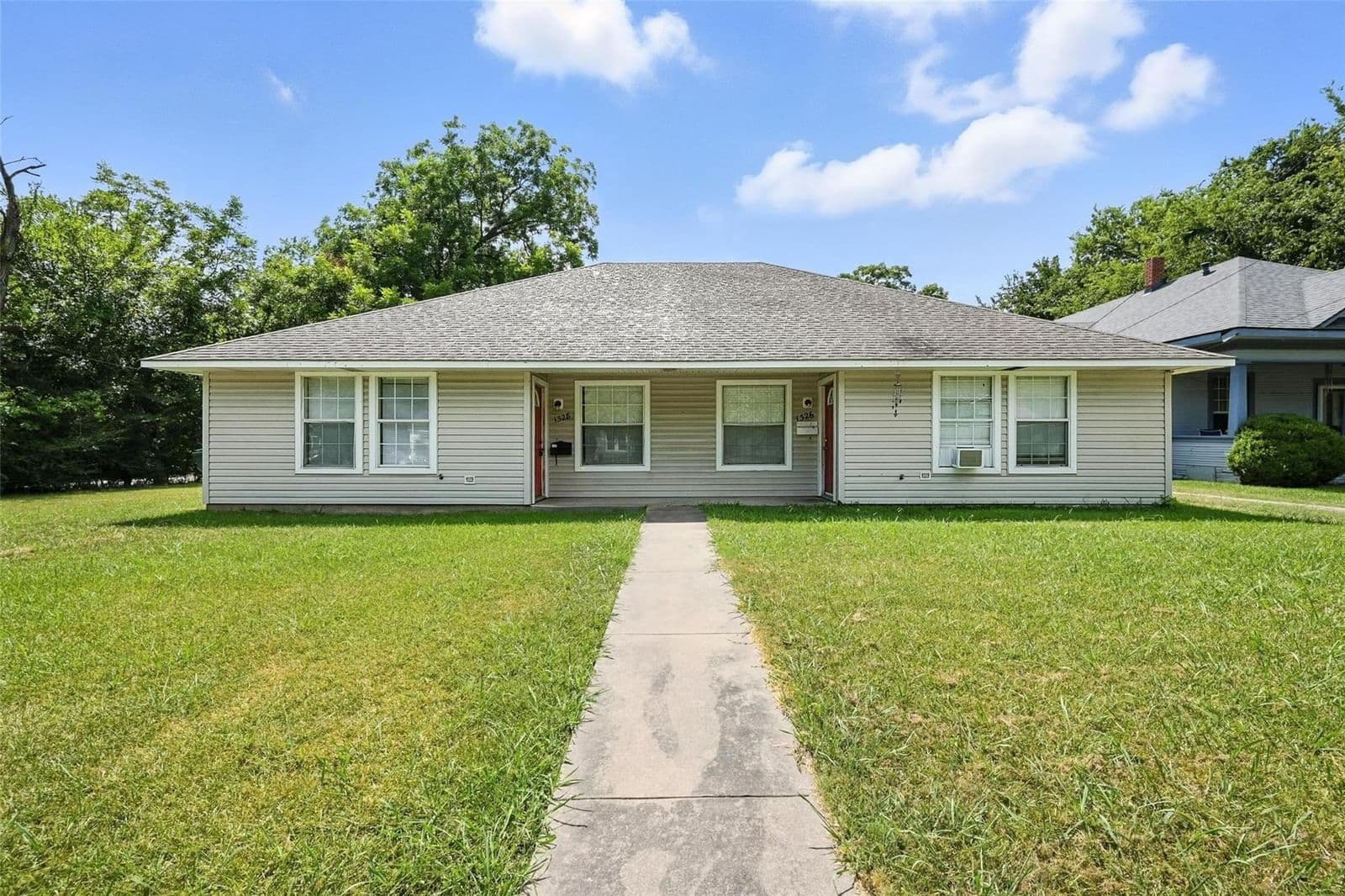 1328 S Travis Street 1326 - Photo
