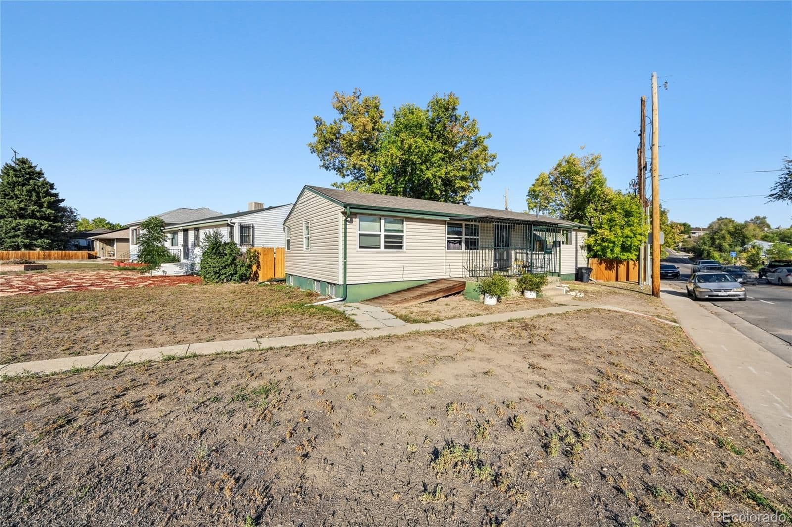 1000 Perry Street - Photo