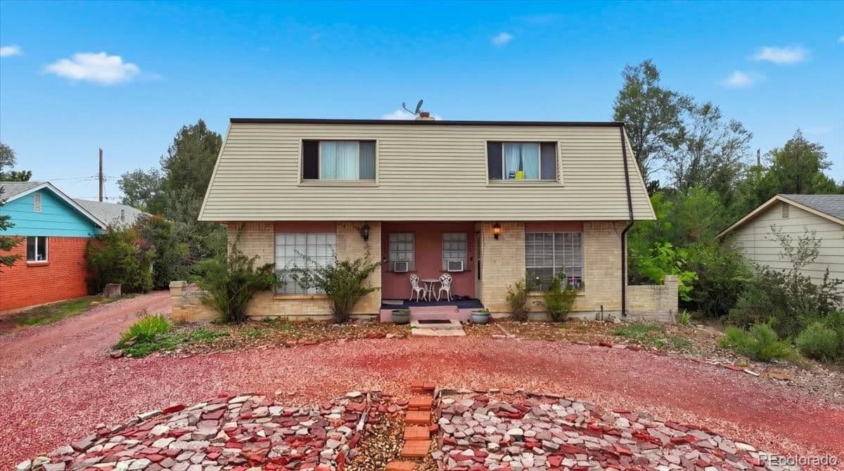 724-726 Pioneer Lane - Photo