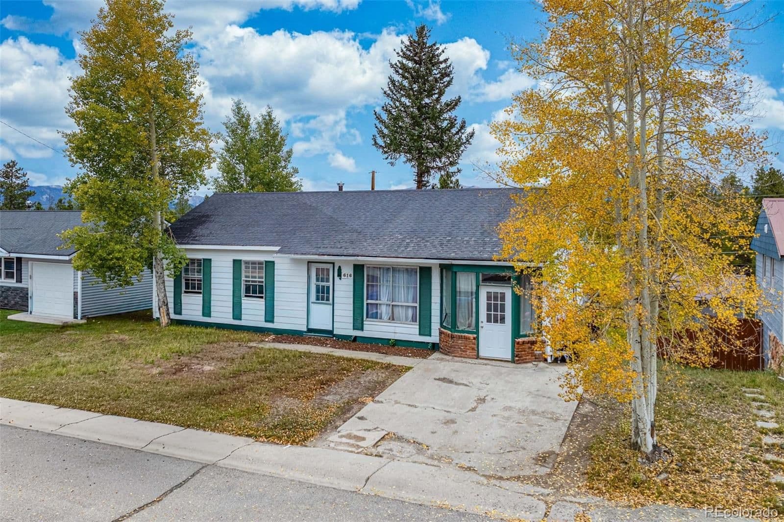 616 8th Street - Photo