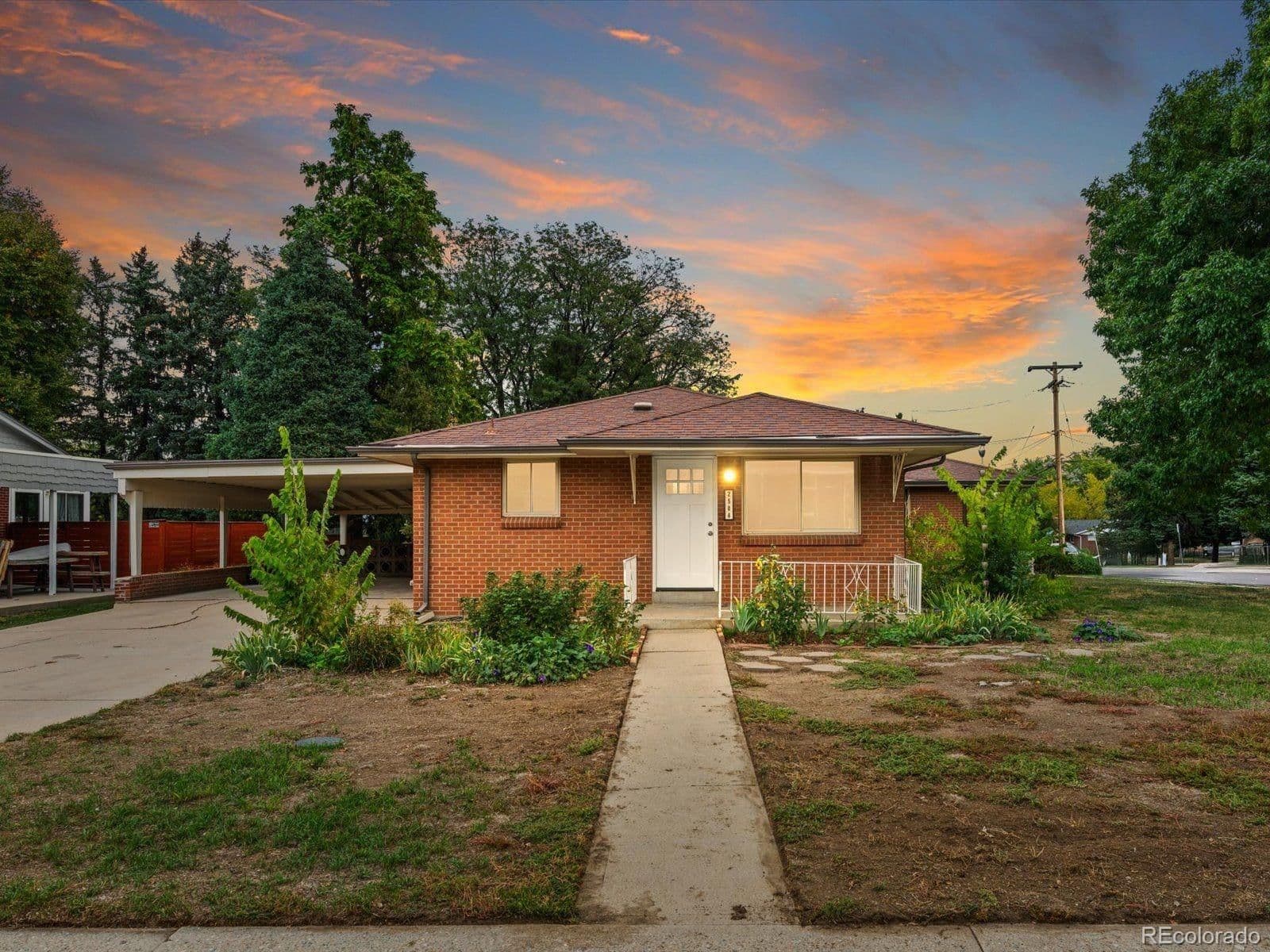 2506 Moore Street - Photo
