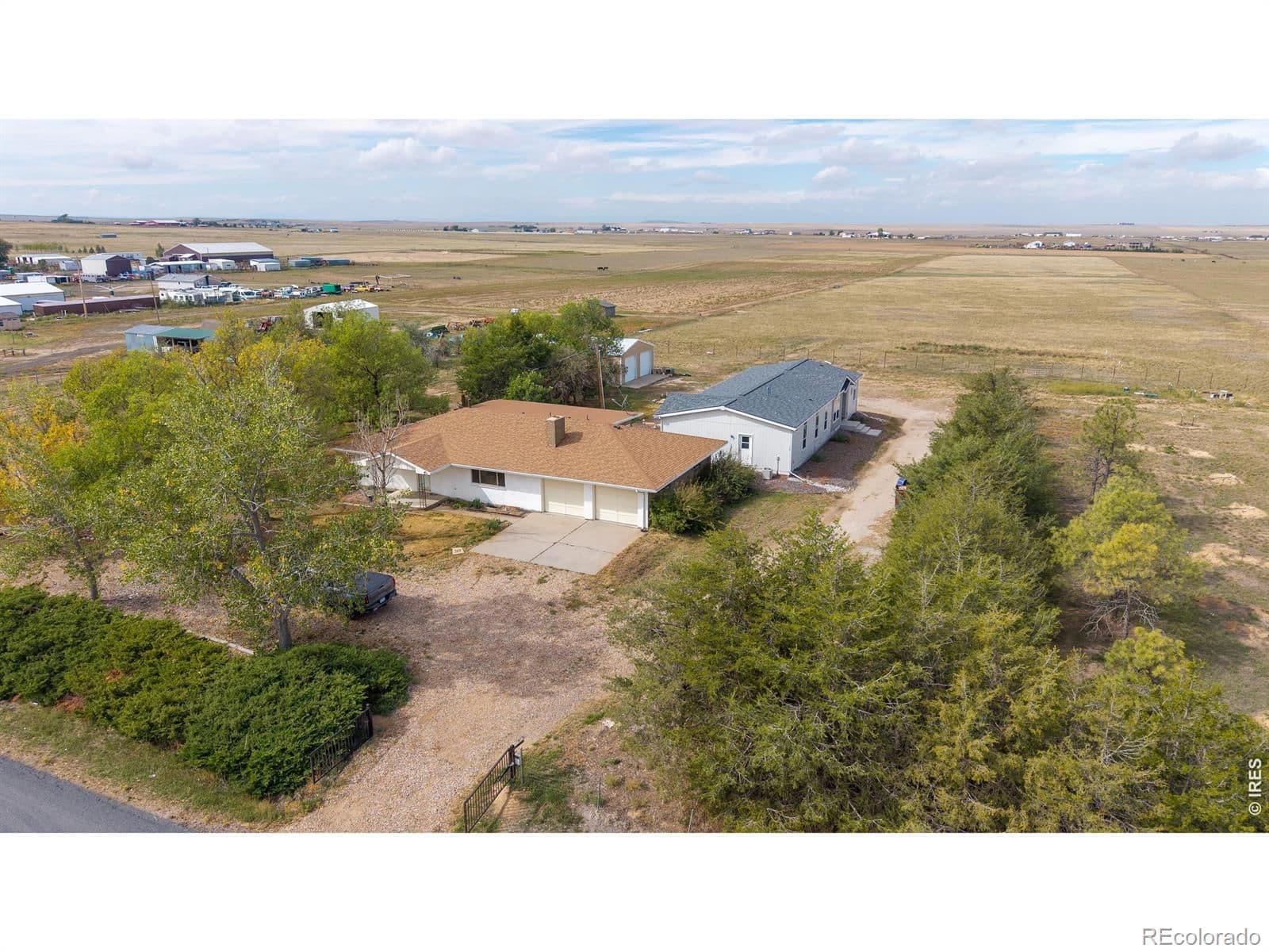 569 Bonnie Lane - Photo
