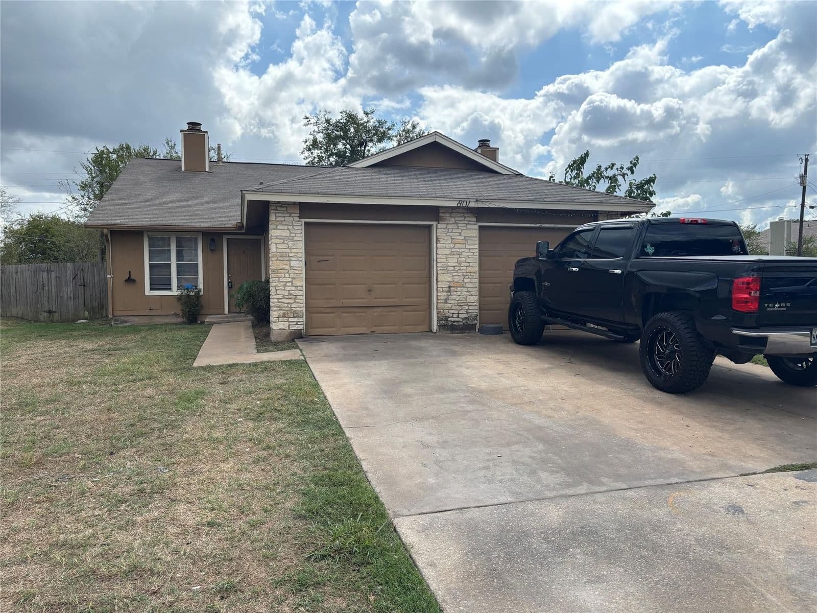 801 Country Aire Dr - Photo