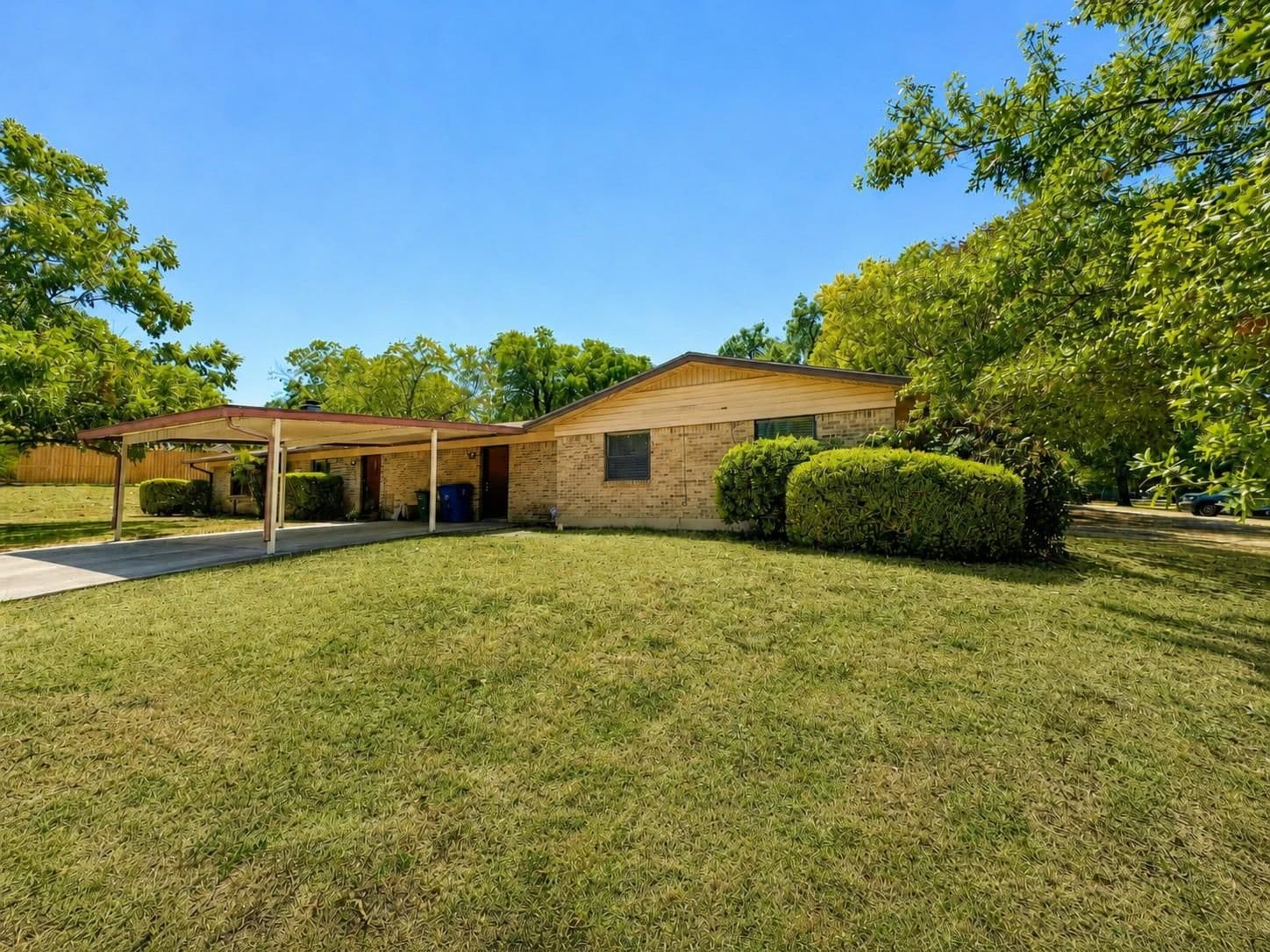 601 E Covington Dr #A & B - Photo