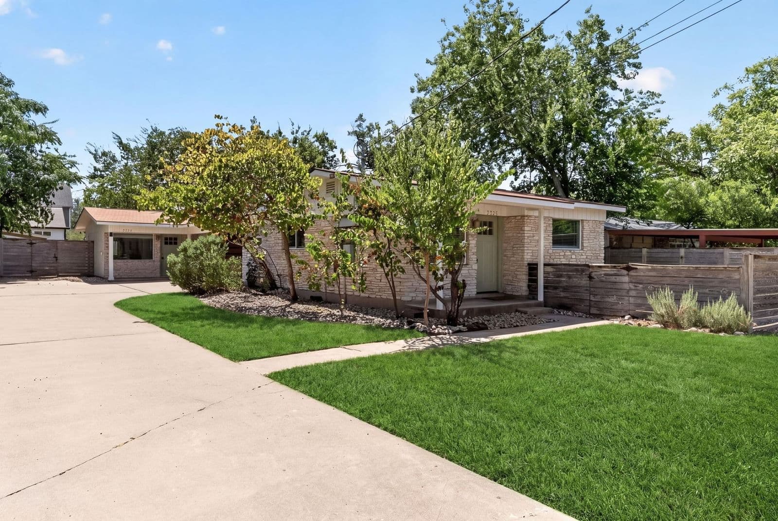 7711 Watson St - Photo
