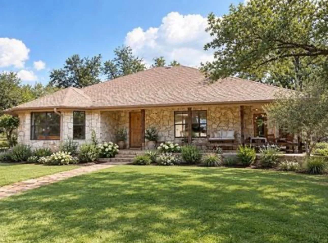301 Lander Ln - Photo