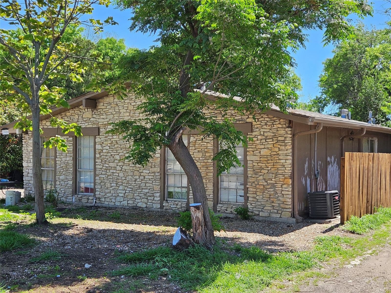 1909 Hearthside Dr - Photo