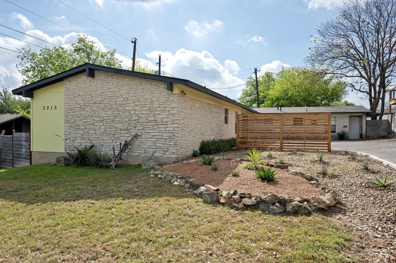 3313 S Oak Dr - Photo